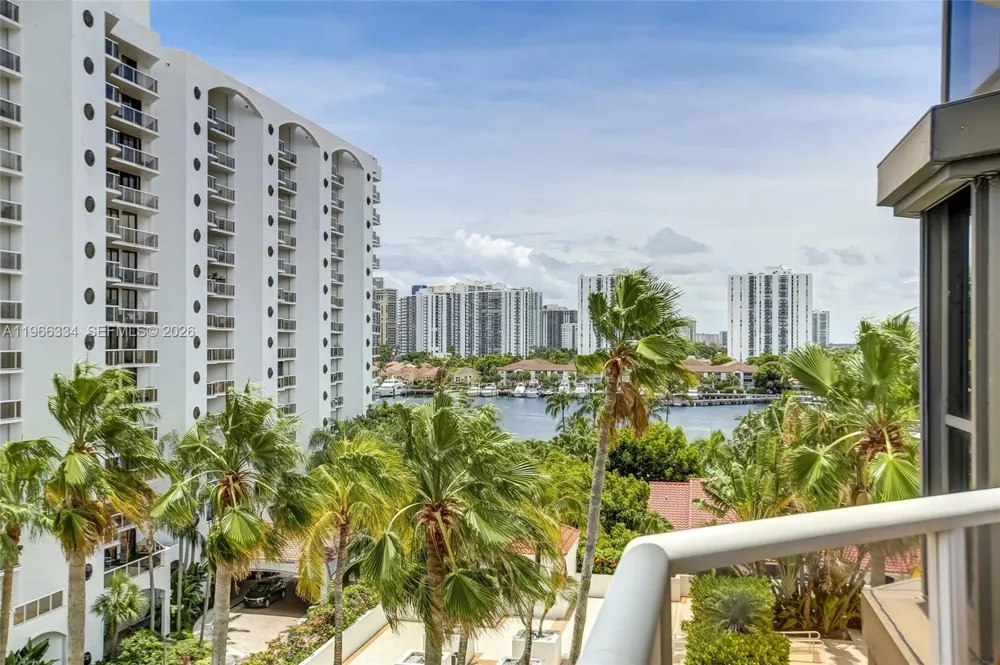 3600 Yacht Club Dr #703 Aventura, FL 33180