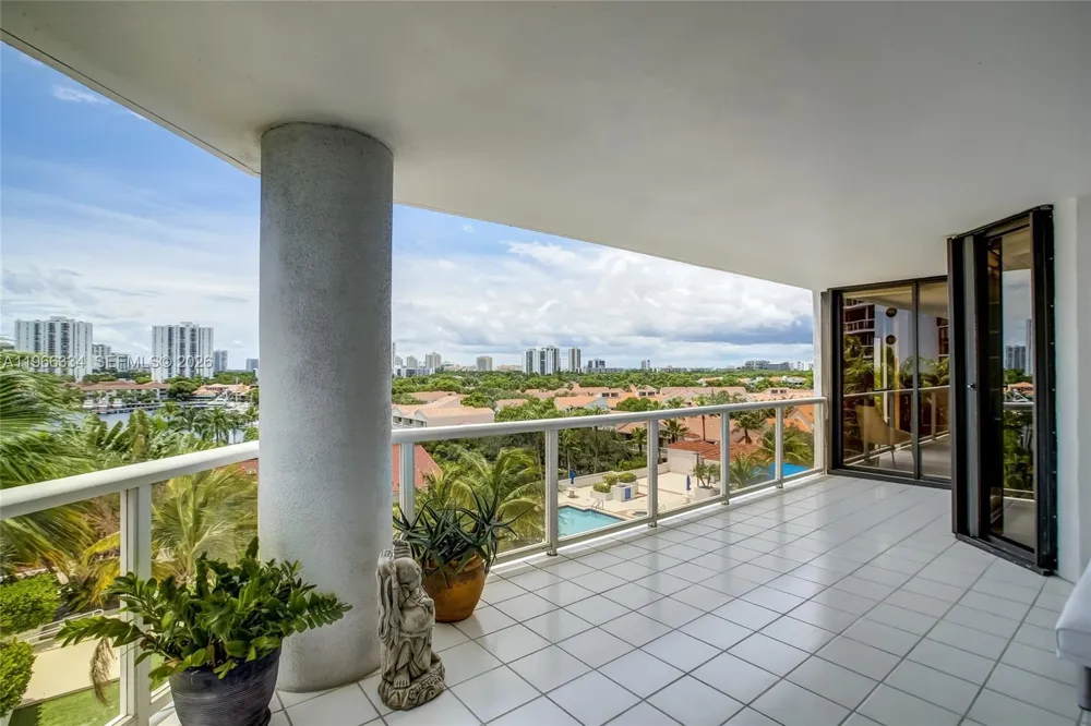 3600 Yacht Club Dr #703 Aventura, FL 33180