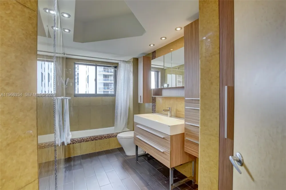 3600 Yacht Club Dr #703 Aventura, FL 33180