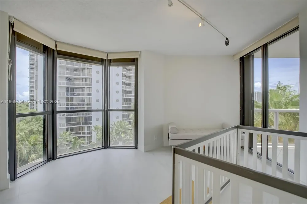 3600 Yacht Club Dr #703 Aventura, FL 33180
