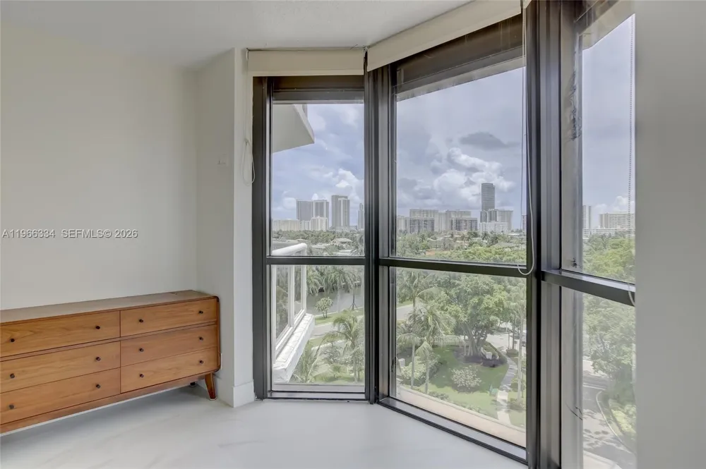 3600 Yacht Club Dr #703 Aventura, FL 33180