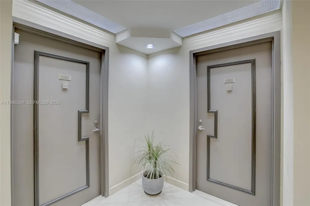 3600 Yacht Club Dr #703 Aventura, FL 33180