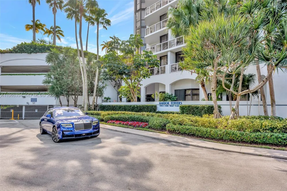 3600 Yacht Club Dr #703 Aventura, FL 33180