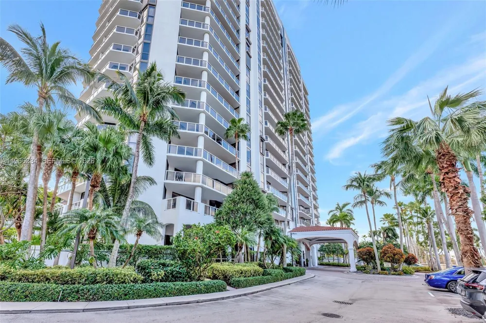 3600 Yacht Club Dr #703 Aventura, FL 33180