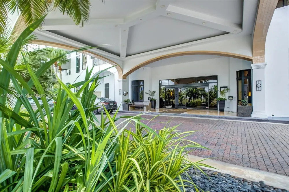 3600 Yacht Club Dr #703 Aventura, FL 33180
