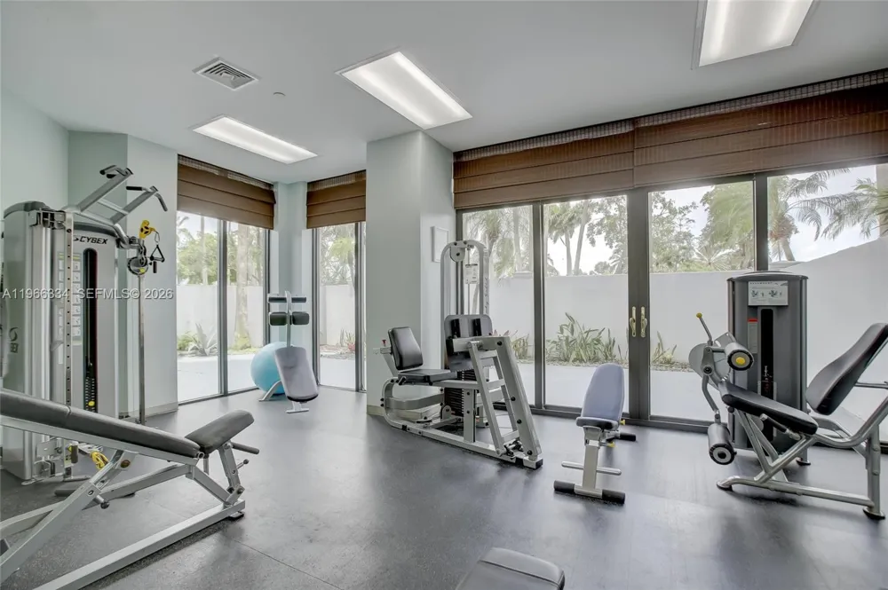 3600 Yacht Club Dr #703 Aventura, FL 33180