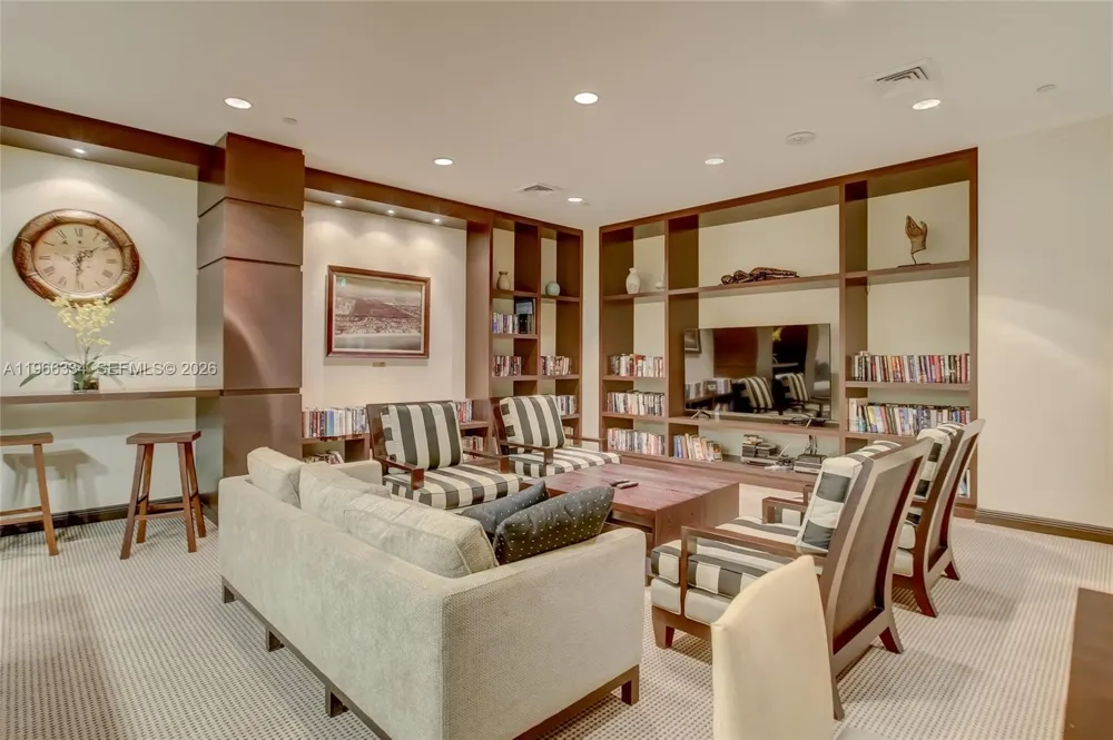 3600 Yacht Club Dr #703 Aventura, FL 33180