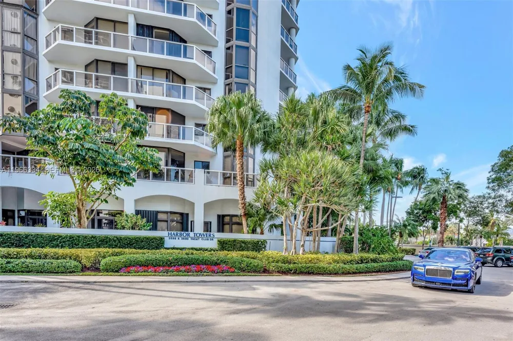 3600 Yacht Club Dr #703 Aventura, FL 33180