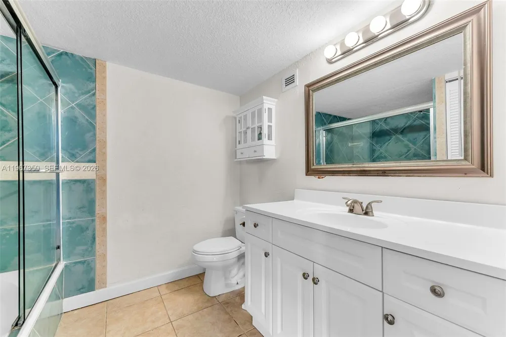 800 Parkview Dr #1007 Hallandale Beach, FL 33009