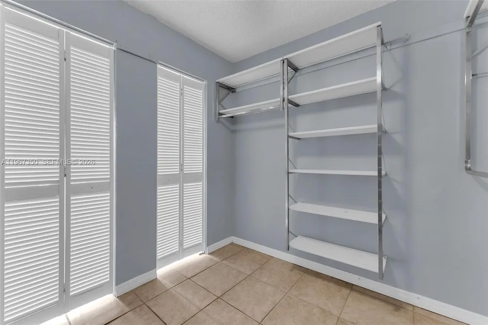800 Parkview Dr #1007 Hallandale Beach, FL 33009