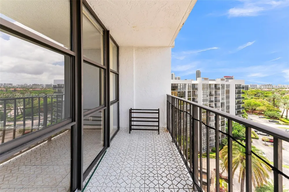 800 Parkview Dr #1007 Hallandale Beach, FL 33009