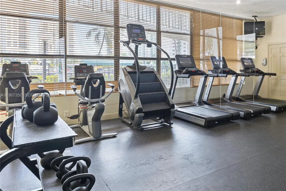 800 Parkview Dr #1007 Hallandale Beach, FL 33009