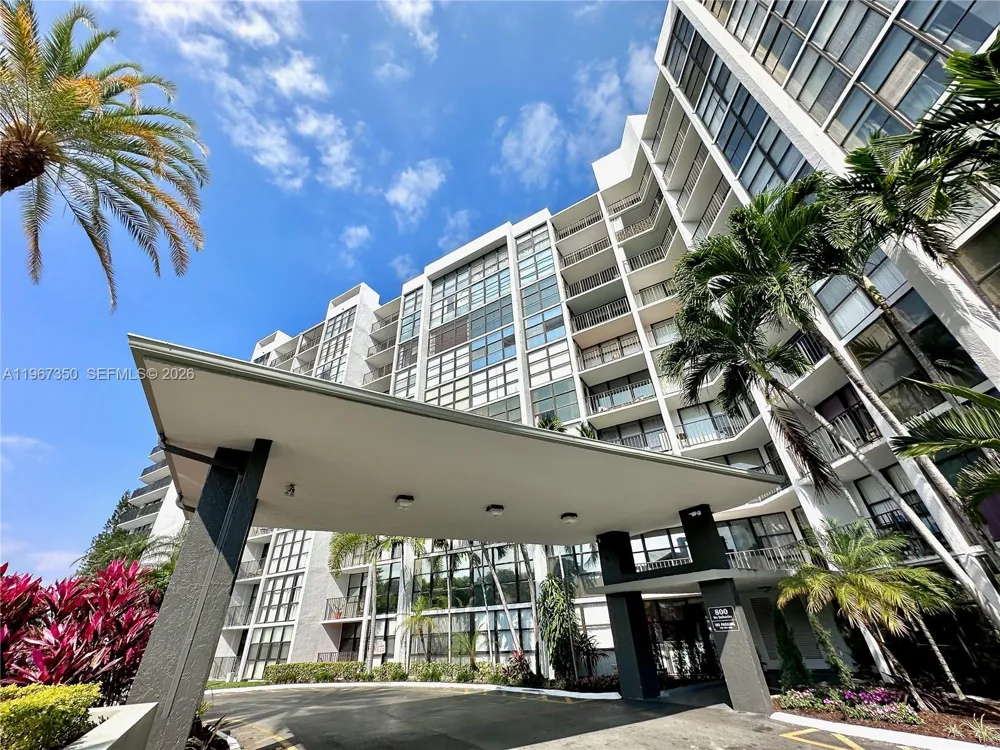 800 Parkview Dr #1007 Hallandale Beach, FL 33009