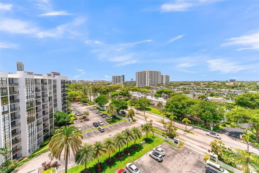 800 Parkview Dr #1007 Hallandale Beach, FL 33009