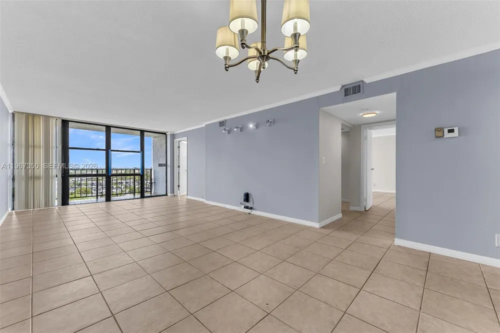 800 Parkview Dr #1007 Hallandale Beach, FL 33009