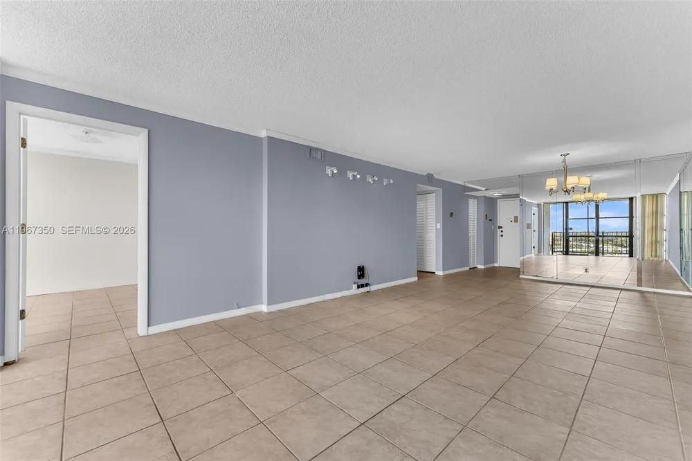 800 Parkview Dr #1007 Hallandale Beach, FL 33009