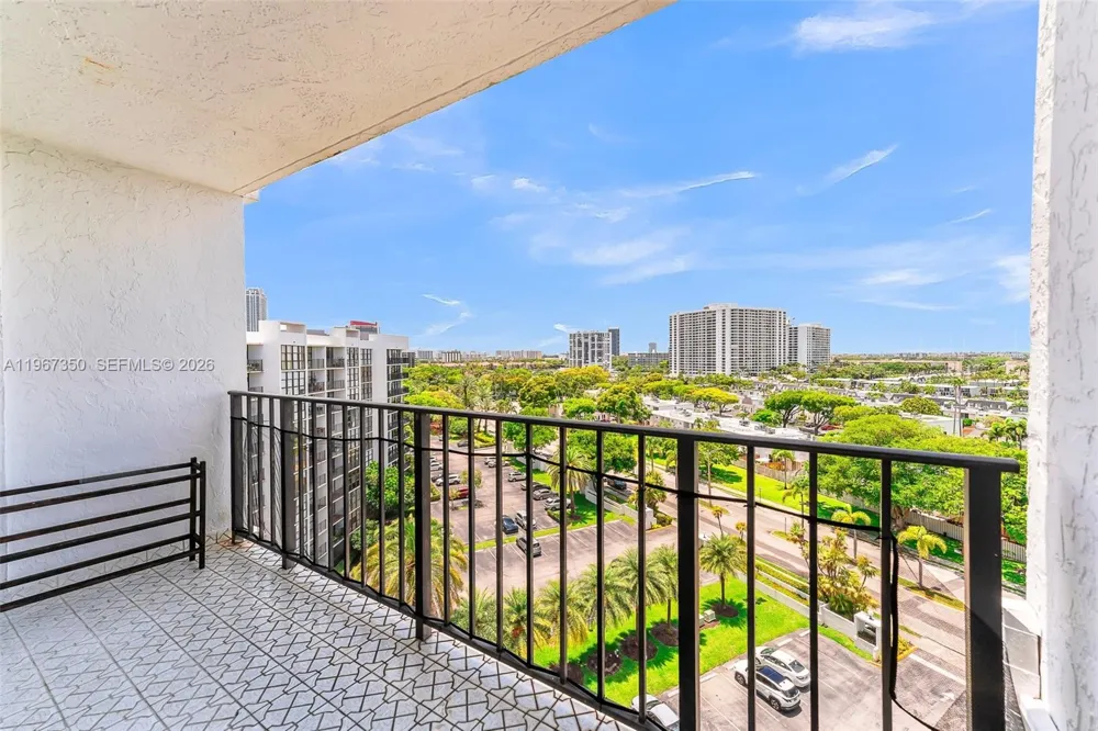 800 Parkview Dr #1007 Hallandale Beach, FL 33009