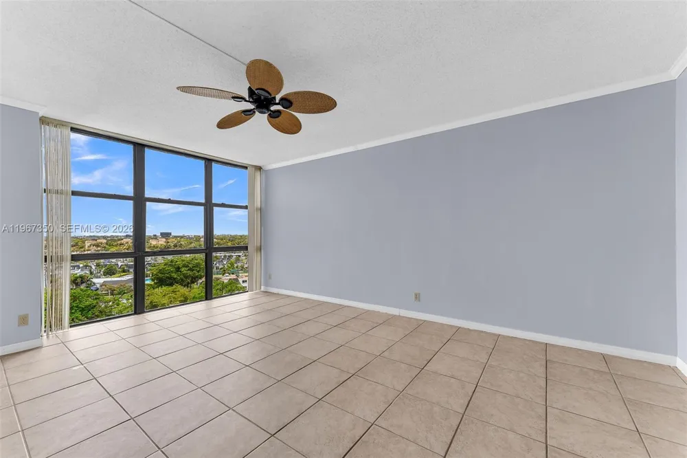 800 Parkview Dr #1007 Hallandale Beach, FL 33009
