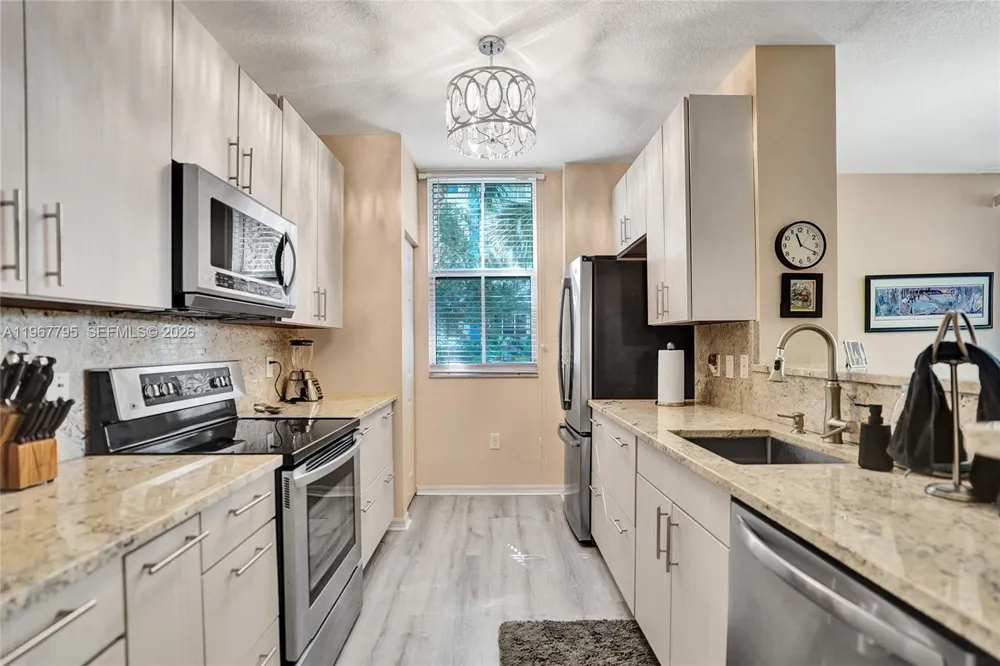 2421 NE 65th St #202 Fort Lauderdale, FL 33308