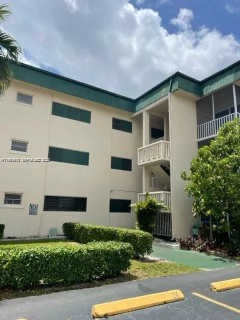 1450 Atlantic Shores Blvd #304 Hallandale Beach, FL 33009