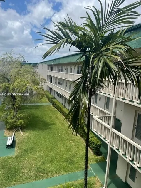 1450 Atlantic Shores Blvd #304 Hallandale Beach, FL 33009