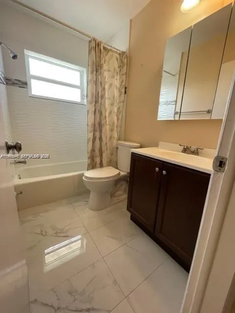 1450 Atlantic Shores Blvd #304 Hallandale Beach, FL 33009