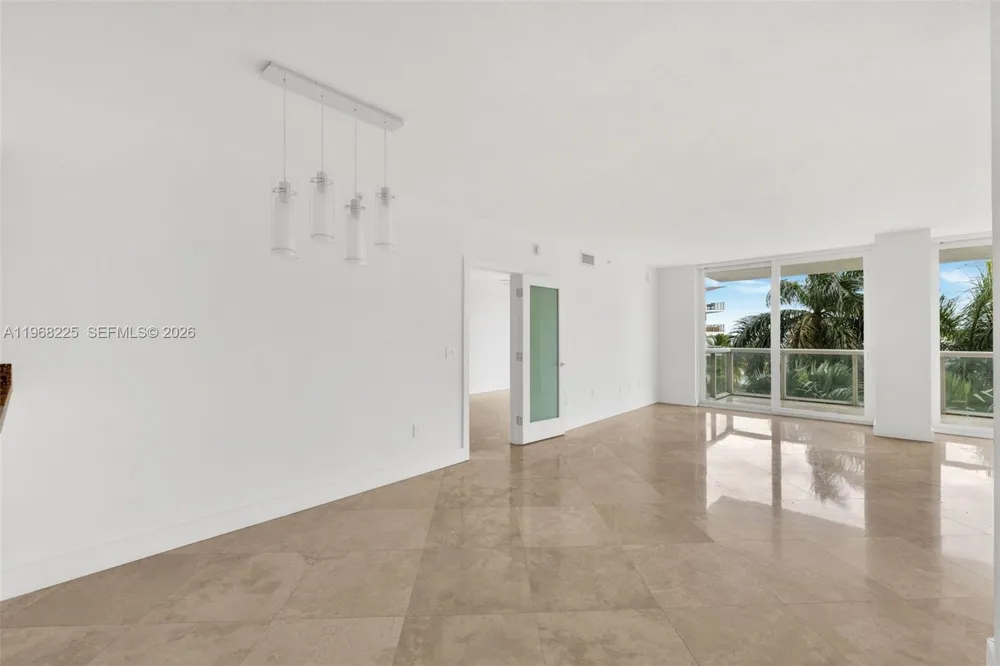 10 Venetian Way #403 Miami Beach, FL 33139