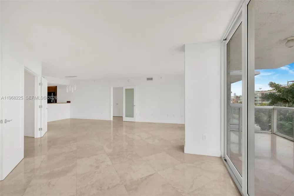 10 Venetian Way #403 Miami Beach, FL 33139