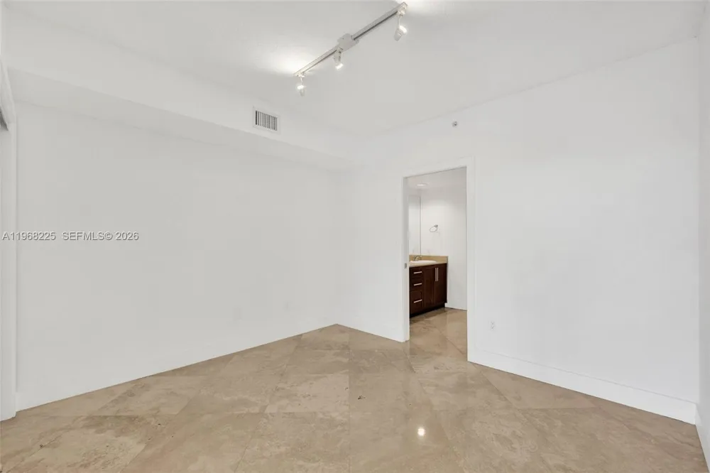 10 Venetian Way #403 Miami Beach, FL 33139