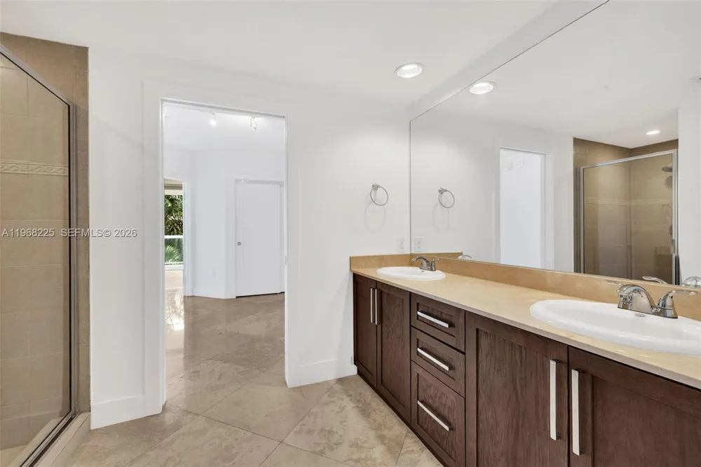 10 Venetian Way #403 Miami Beach, FL 33139