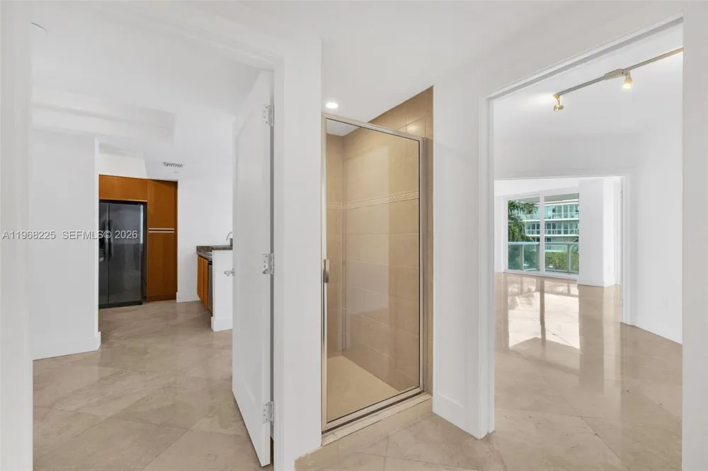 10 Venetian Way #403 Miami Beach, FL 33139