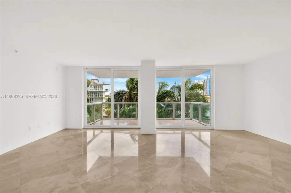 10 Venetian Way #403 Miami Beach, FL 33139