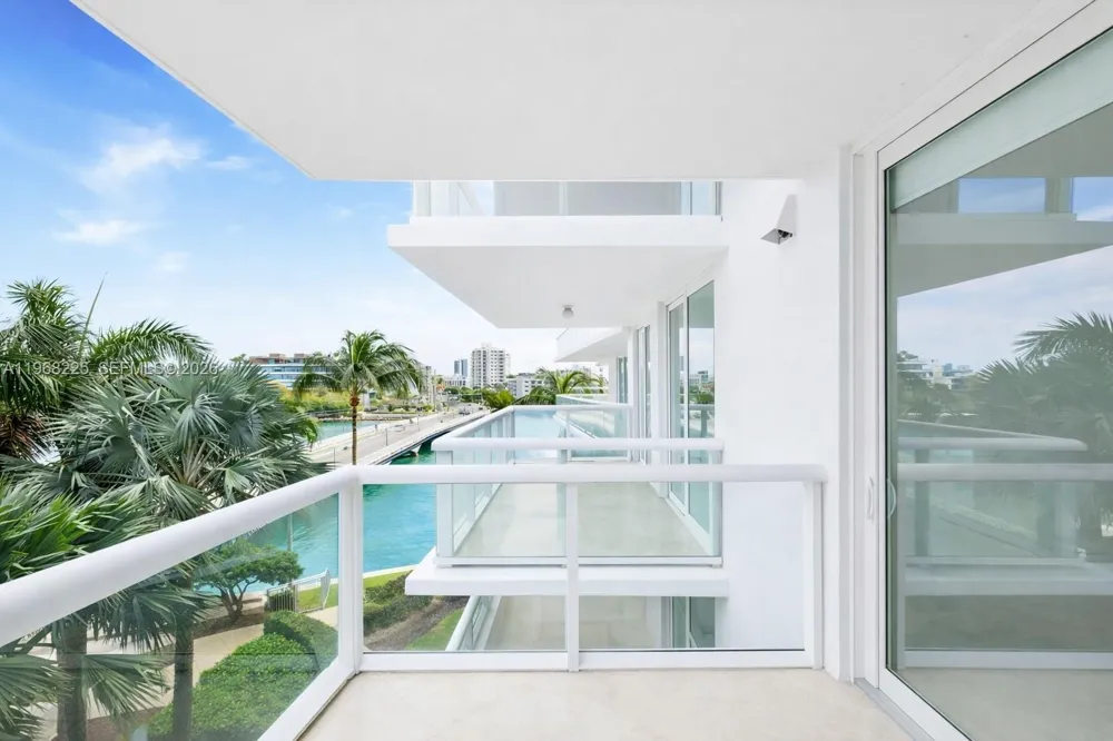 10 Venetian Way #403 Miami Beach, FL 33139