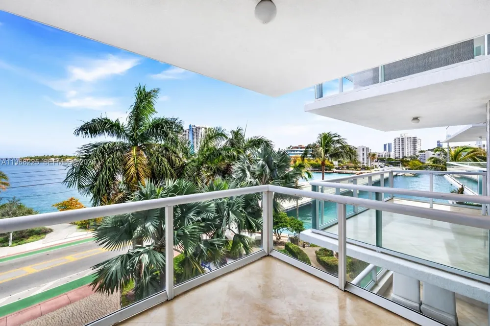 10 Venetian Way #403 Miami Beach, FL 33139