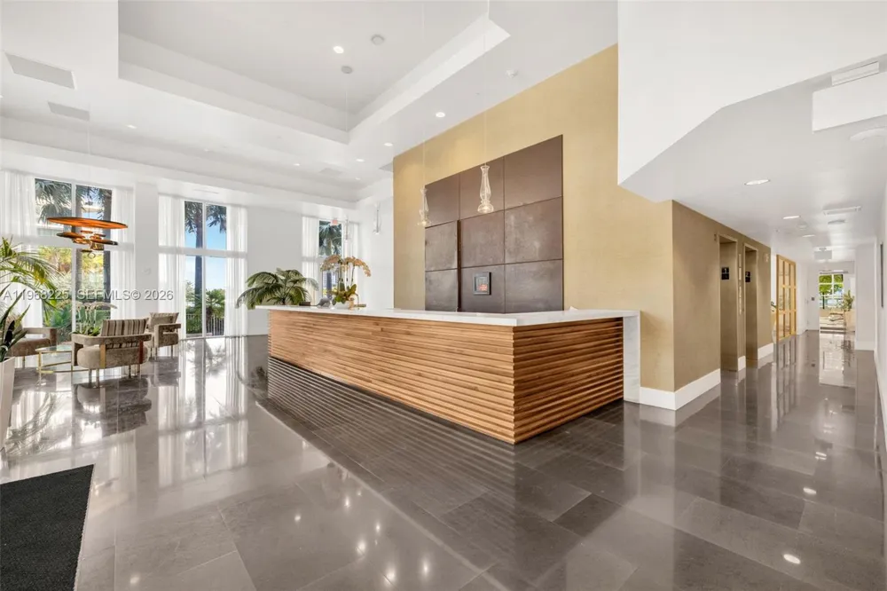 10 Venetian Way #403 Miami Beach, FL 33139