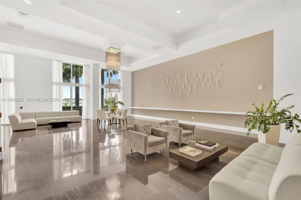 10 Venetian Way #403 Miami Beach, FL 33139