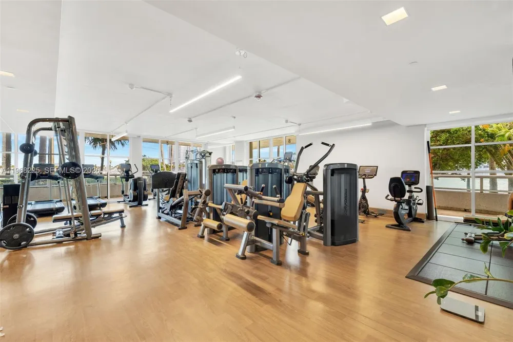 10 Venetian Way #403 Miami Beach, FL 33139