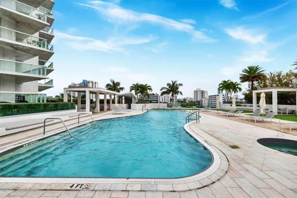 10 Venetian Way #403 Miami Beach, FL 33139
