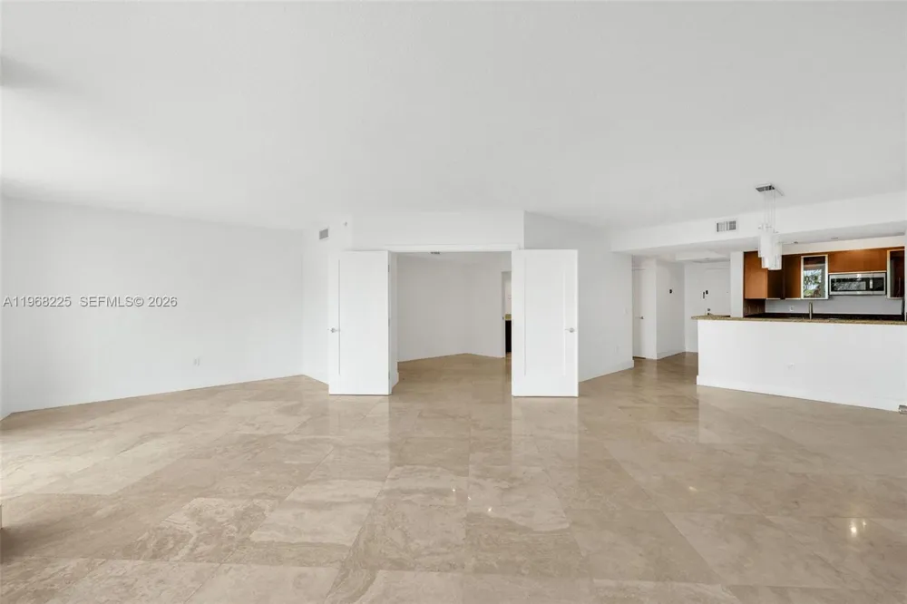 10 Venetian Way #403 Miami Beach, FL 33139