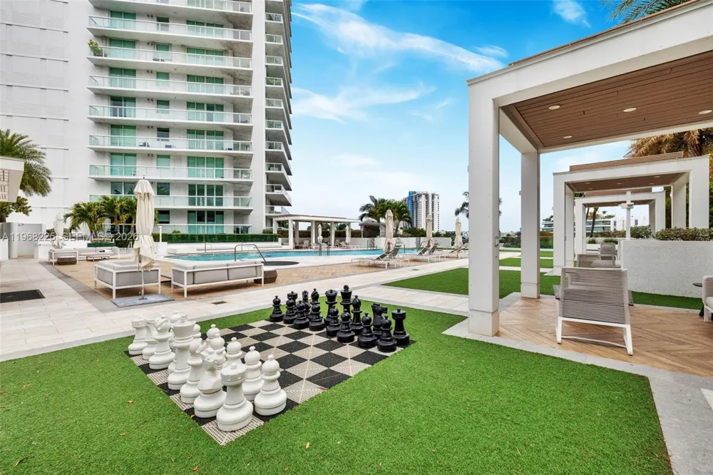 10 Venetian Way #403 Miami Beach, FL 33139