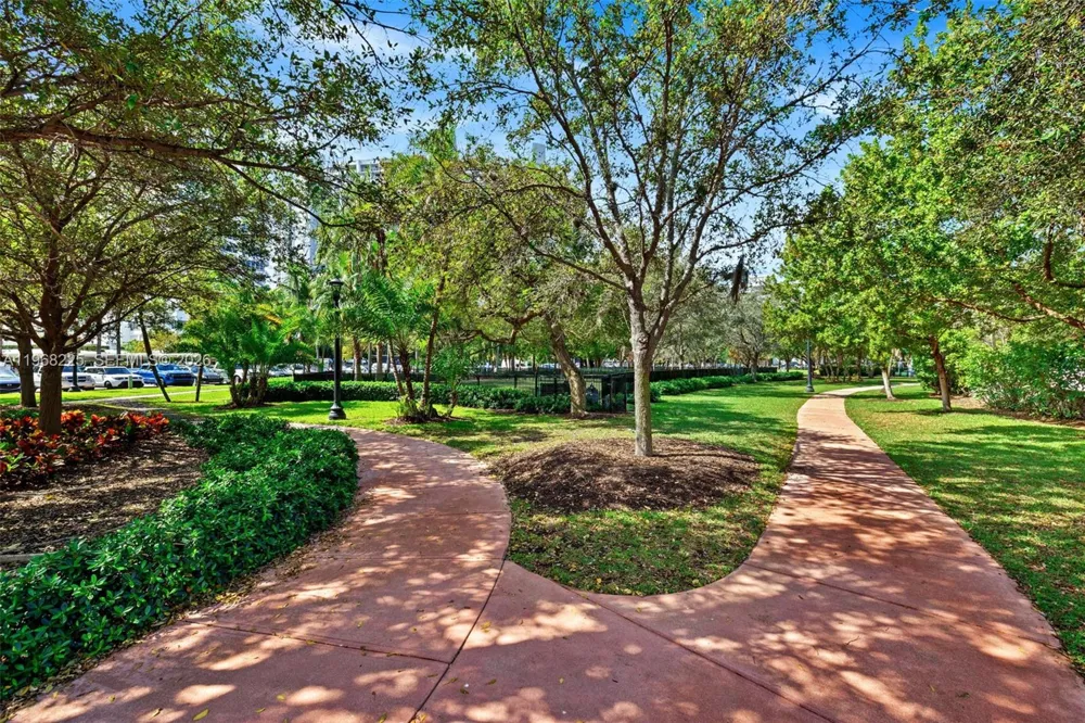 10 Venetian Way #403 Miami Beach, FL 33139