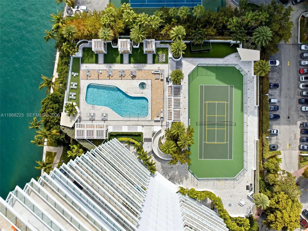 10 Venetian Way #403 Miami Beach, FL 33139