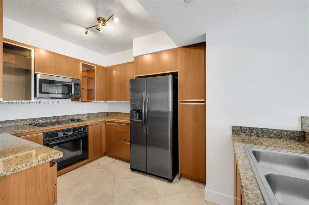 10 Venetian Way #403 Miami Beach, FL 33139