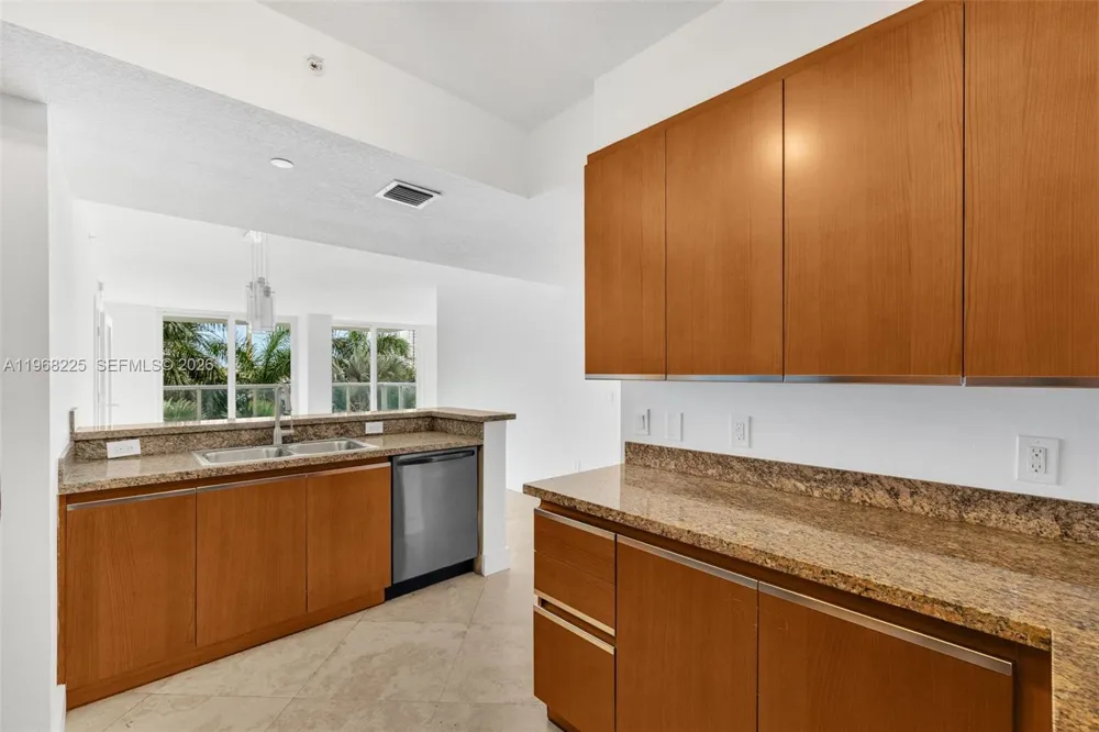 10 Venetian Way #403 Miami Beach, FL 33139