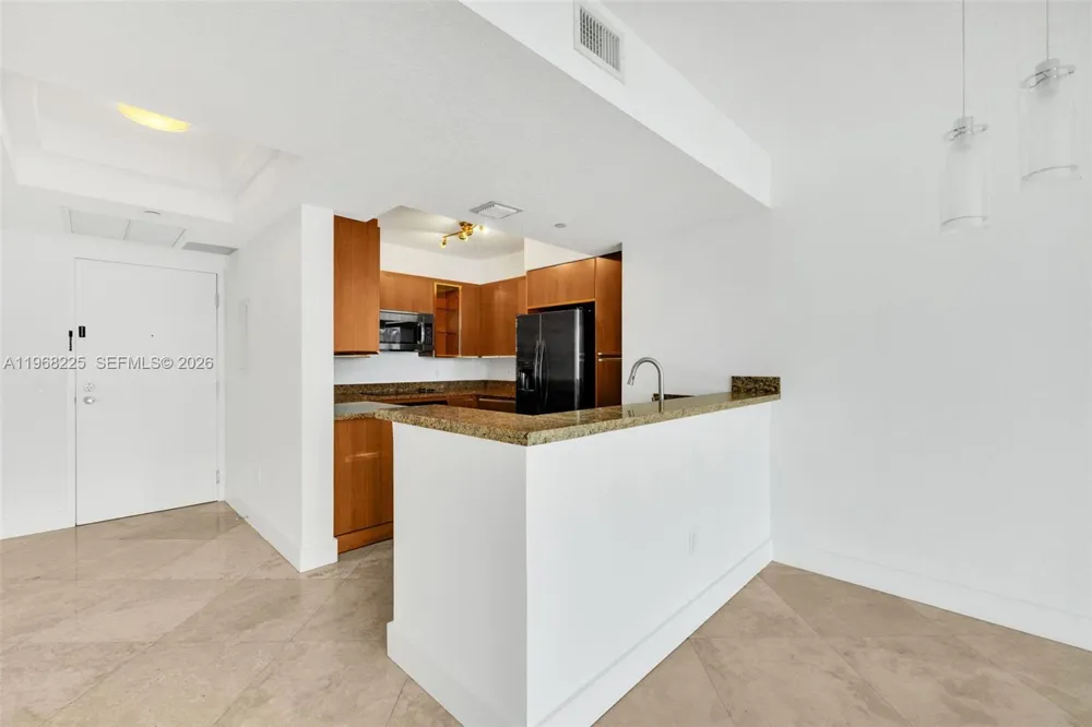 10 Venetian Way #403 Miami Beach, FL 33139