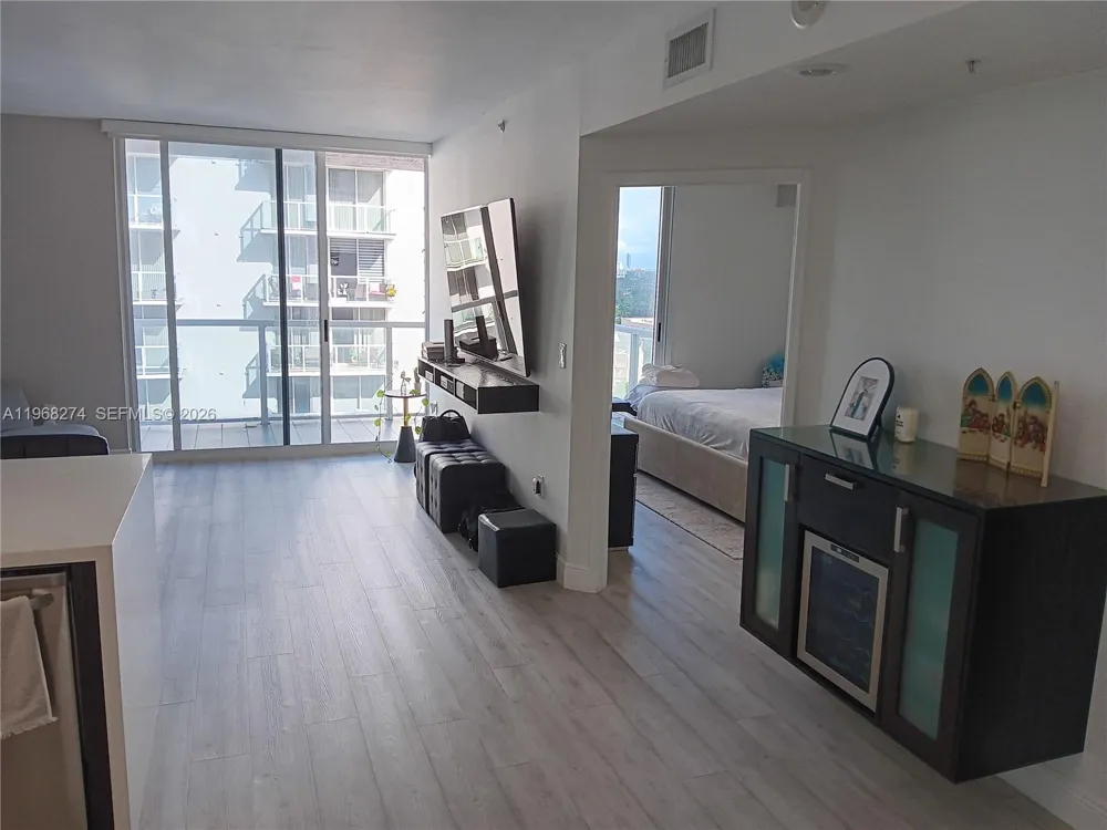 5085 NW 7th St #1412