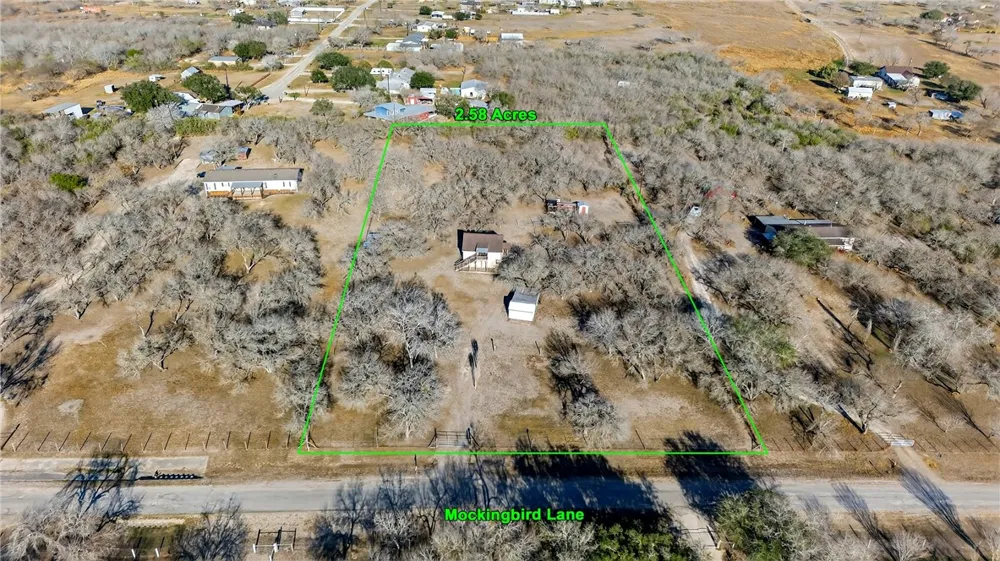5752 Mockingbird Ln Mathis, TX 78368