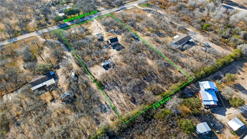 5752 Mockingbird Ln Mathis, TX 78368