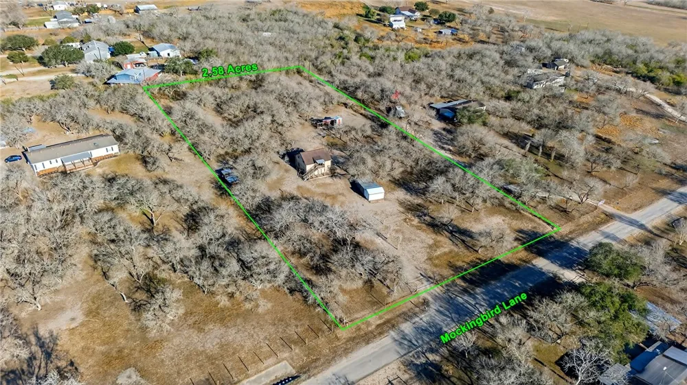 5752 Mockingbird Ln Mathis, TX 78368