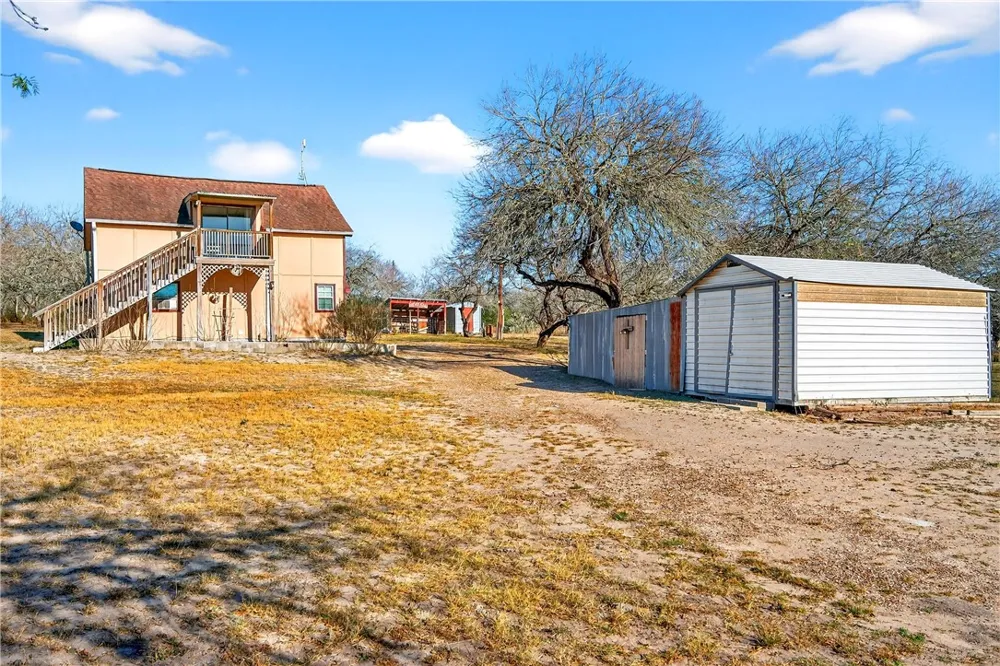 5752 Mockingbird Ln Mathis, TX 78368